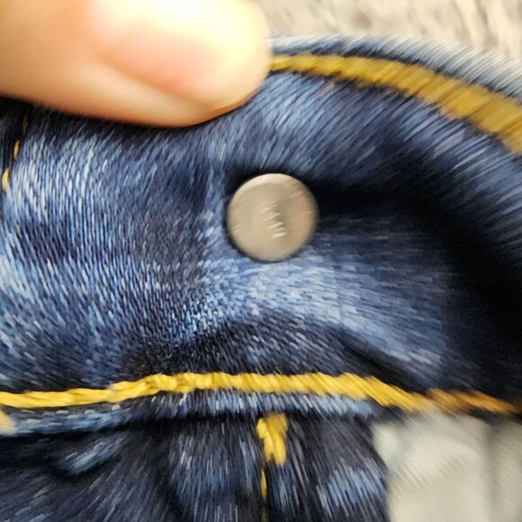 Levis Shorts Womens 24 Medium Wash Stretch High Rise Classic Bermuda *GUC* - Picture 11 of 14